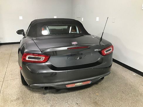 Used 2017 FIAT 124 Spider Lusso RWD image 8