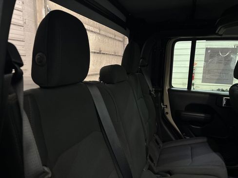 Used 2022 Jeep Gladiator Sport AWD/4WD image 32