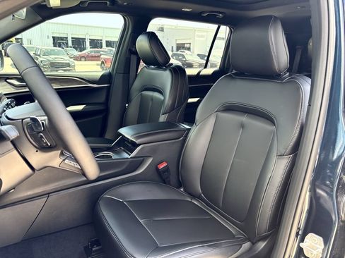 New 2026 Jeep Grand Cherokee L Limited w/ Limited Altitude Package AWD/4WD image 24
