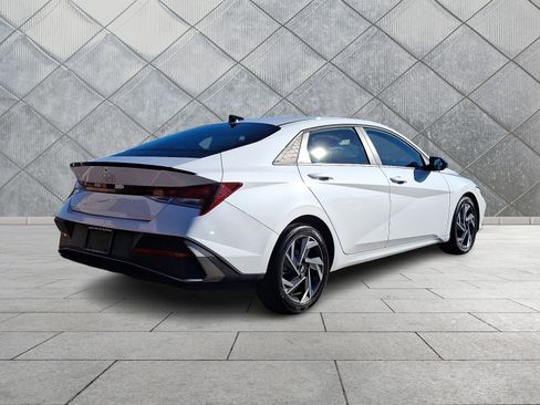 Certified 2025 Hyundai Elantra Sport image 7