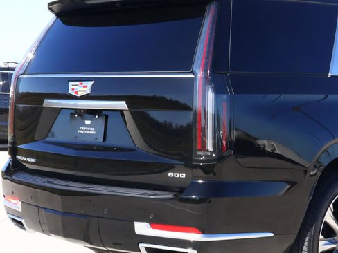 Used 2025 Cadillac Escalade Premium Luxury Platinum image 11