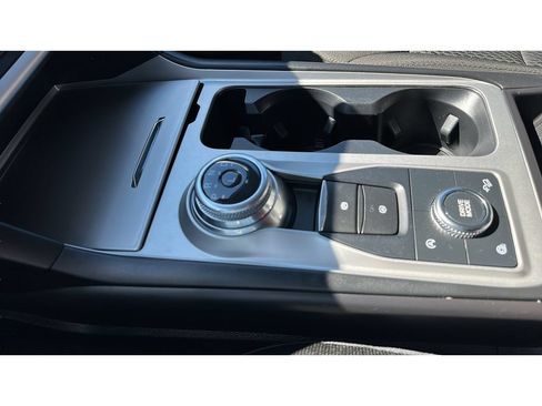 Used 2022 Ford Explorer XLT AWD/4WD image 17