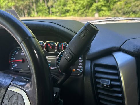 Used 2020 Chevrolet Suburban LT RWD image 33