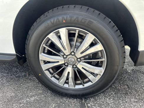 Used 2019 Nissan Pathfinder SL AWD/4WD image 10