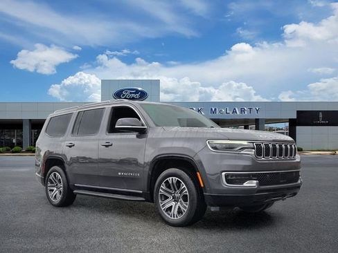 Used 2025 Jeep Wagoneer 4WD image 7