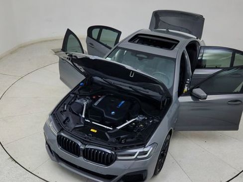 Used 2022 BMW 530e xDrive w/ Executive Package image 89