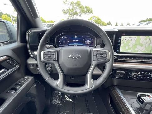Used 2025 Chevrolet Silverado 1500 LT Trail Boss w/ Convenience Package II AWD/4WD image 10