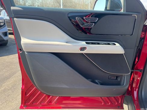 New 2026 Lincoln Aviator AWD image 15