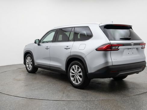 Used 2025 Toyota Grand Highlander FWD image 6