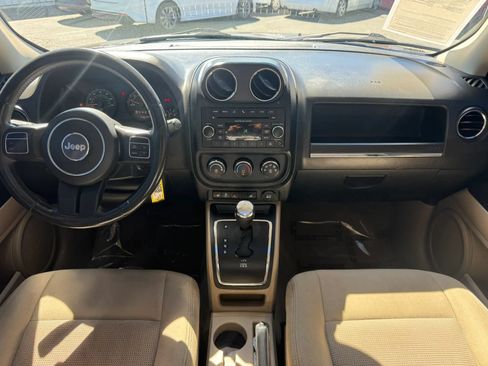 Used 2014 Jeep Patriot Latitude w/ Sun/Sound Group AWD/4WD image 27