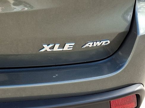 Used 2019 Toyota Highlander XLE AWD/4WD image 33