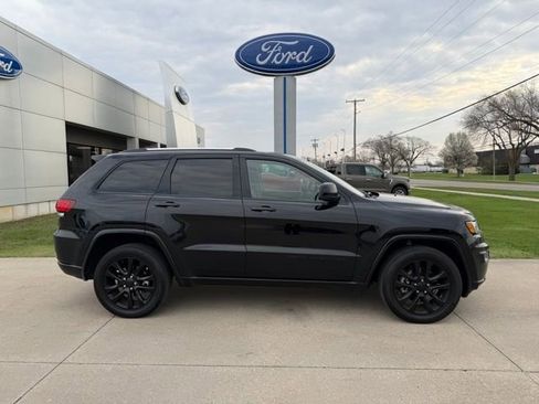 Used 2021 Jeep Grand Cherokee Altitude image 7