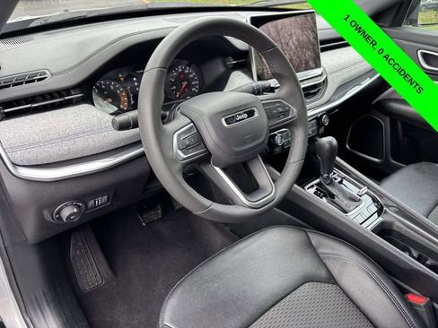 Used 2024 Jeep Compass Latitude image 8