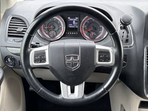 Used 2012 Dodge Grand Caravan Crew FWD image 22