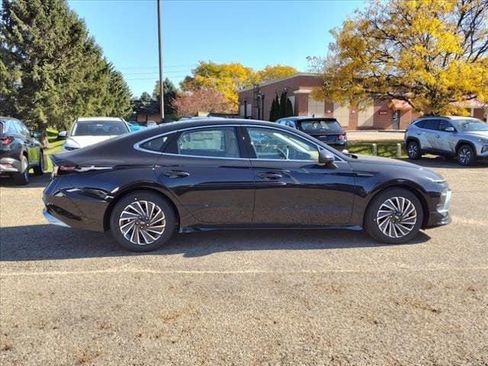 Used 2024 Hyundai Sonata Limited image 3