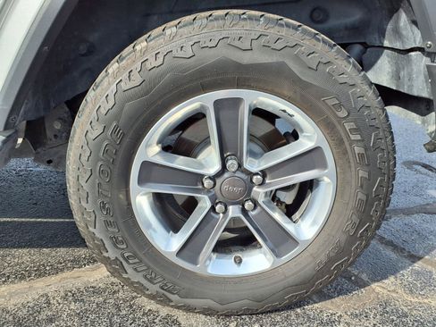 Used 2019 Jeep Wrangler Unlimited Sahara w/ Cold Weather Group AWD/4WD image 37