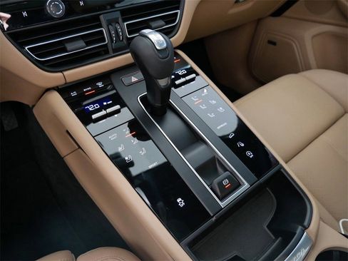 Used 2022 Porsche Macan image 20