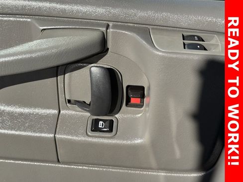 Used 2015 Chevrolet Express 2500 image 19