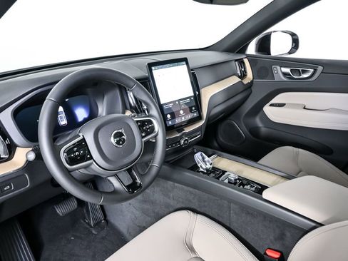 New 2026 Volvo XC60 B5 Core AWD/4WD image 4
