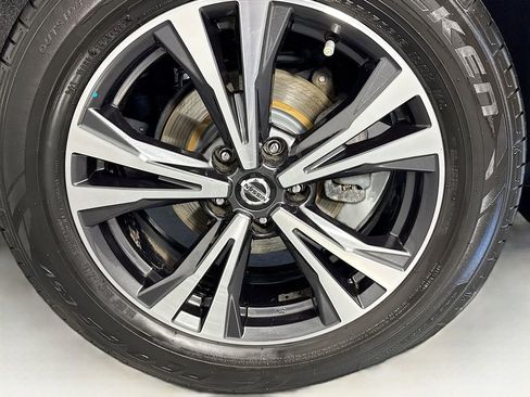 Used 2020 Nissan Rogue SV w/ Premium Package image 28