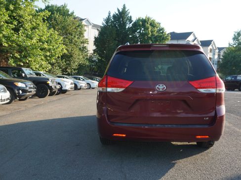 Used 2013 Toyota Sienna LE w/ Towing Pkg FWD image 5