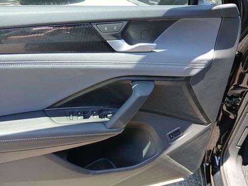 New 2025 Volkswagen Tiguan SE image 11