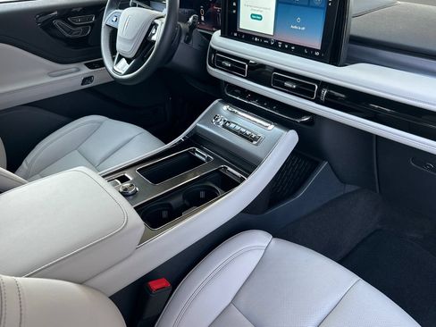New 2026 Lincoln Aviator 2WD image 16