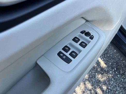 Used 2025 Volvo XC60 T8 Plus w/ Protection Package Premier image 13