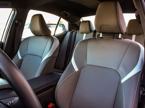 Used 2025 Toyota Camry SE image 30