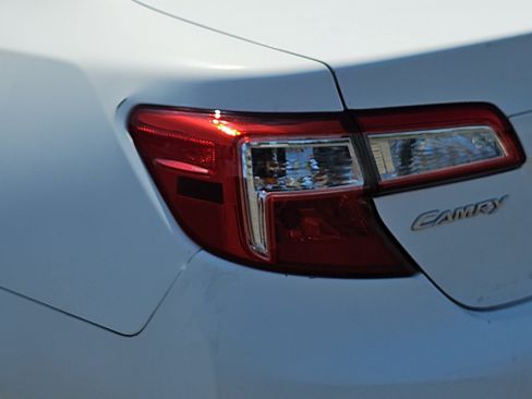 Used 2014 Toyota Camry LE FWD image 29