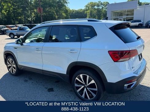 Certified 2023 Volkswagen Taos SE w/ Panoramic Sunroof Package FWD image 8