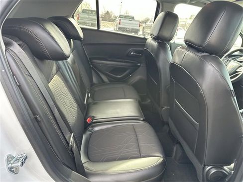 Certified 2022 Chevrolet Trax LT w/ LT Convenience Package image 25