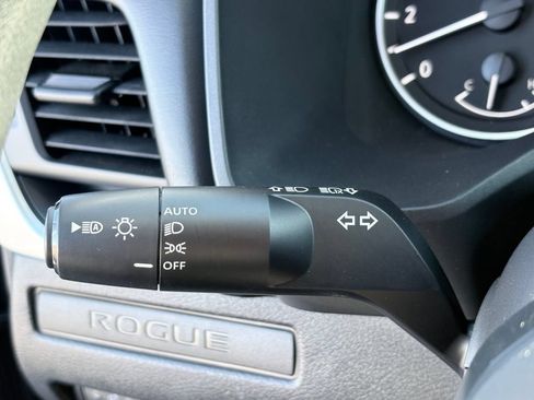 Used 2026 Nissan Rogue S FWD image 14