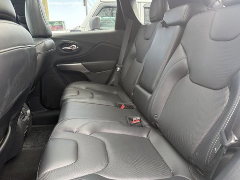 Used 2019 Jeep Cherokee High Altitude AWD/4WD image 11
