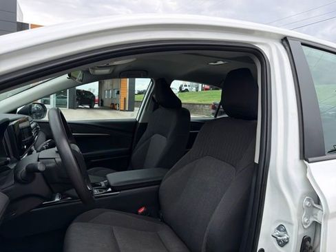 Used 2025 Toyota Camry LE image 18