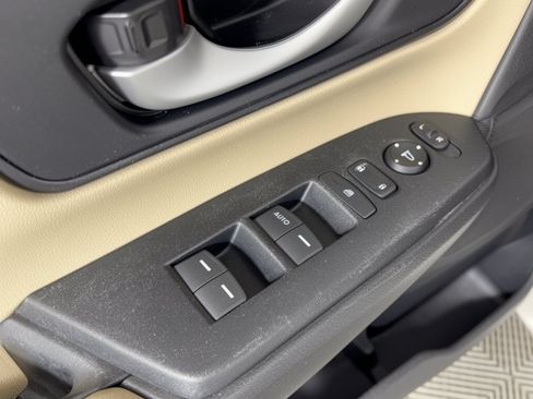 Used 2020 Honda CR-V LX image 15