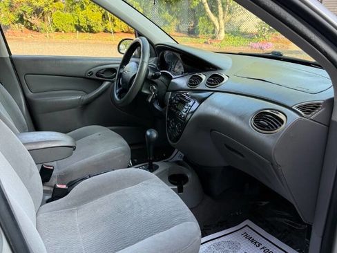 Used 2001 Ford Focus SE FWD image 16