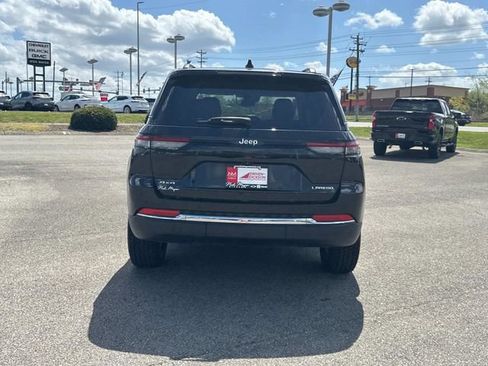 Used 2023 Jeep Grand Cherokee Laredo AWD/4WD image 5