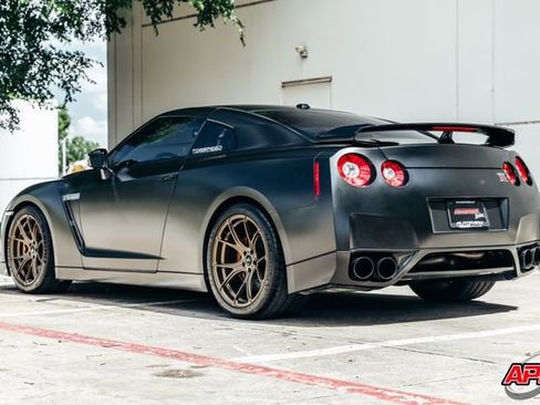 Used 2010 Nissan GT-R Premium AWD/4WD image 6
