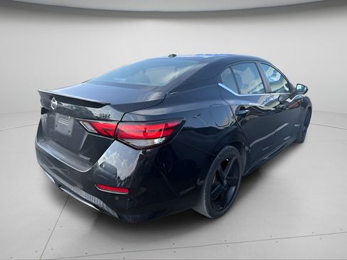 Used 2023 Nissan Sentra SR w/ Midnight Edition Package FWD image 9