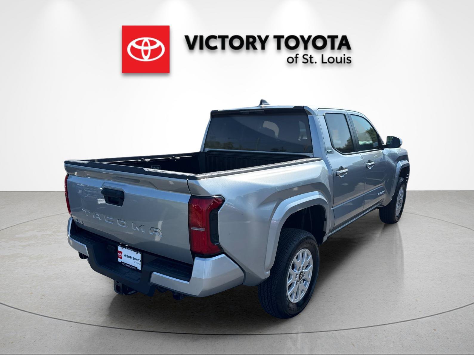 Used 2026 Toyota Tacoma SR5 AWD/4WD image 3