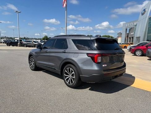Used 2025 Ford Explorer ST-Line w/ Premium Package RWD image 3