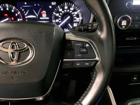 Used 2021 Toyota Highlander XSE AWD/4WD image 25