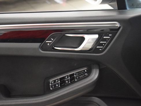 Used 2016 Porsche Macan S image 24
