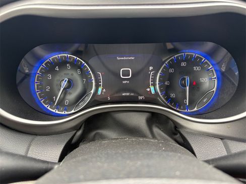 Certified 2023 Chrysler Pacifica Touring-L image 31