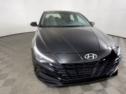 Certified 2023 Hyundai Elantra SE FWD image 12