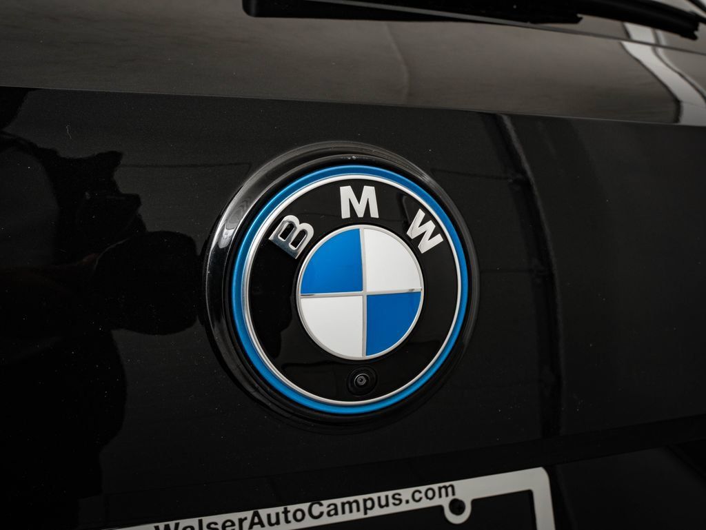 Used 2023 BMW iX xDrive50 w/ Sport Package AWD/4WD image 16