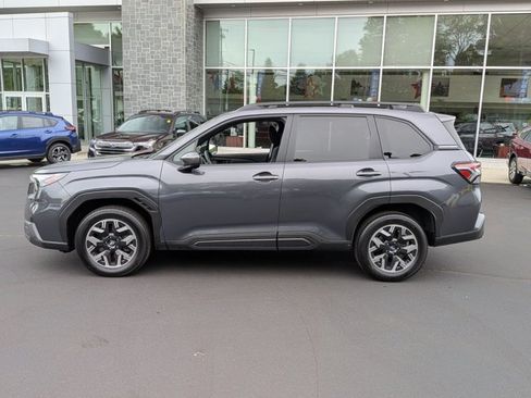 Used 2025 Subaru Forester Premium AWD/4WD image 5