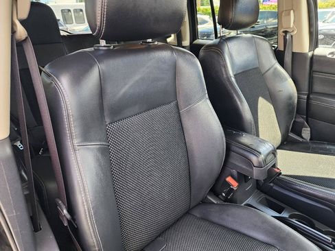Used 2015 Jeep Compass Latitude FWD image 29