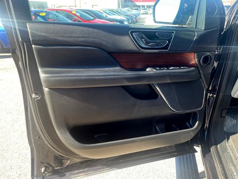 Used 2021 Lincoln Navigator Reserve image 13